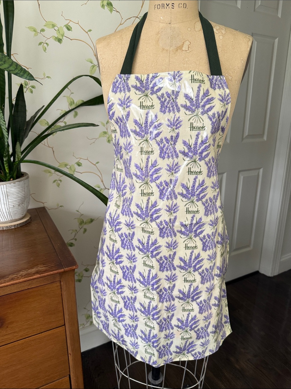 Harrods Knightsbridge Lavender Botanical Print Vinyl Cooking Craft Garden Apron